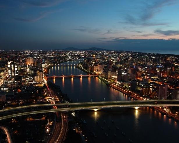 「新日本三大夜景・夜景100選」に選出された絶景 画像提供：ホテル日航新潟
