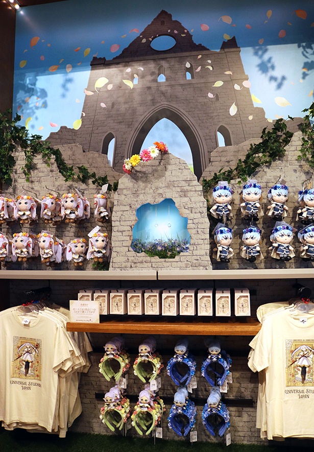 ヒンメルがフリーレンに贈った花冠など、ディスプレイで作品の世界を表現