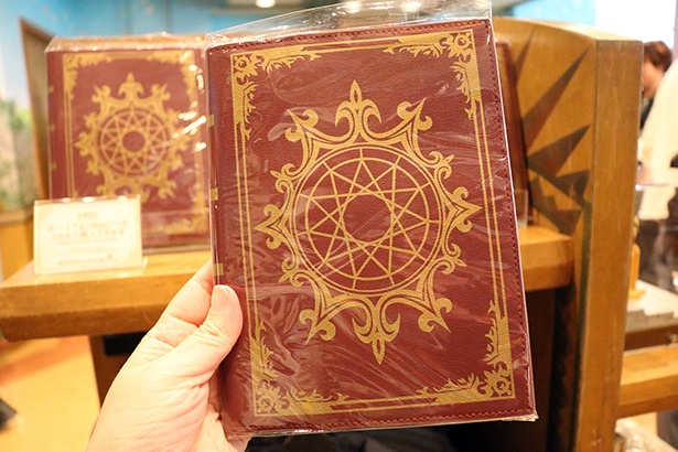 まるで魔術書のような「カバー付きノート」(3000円)