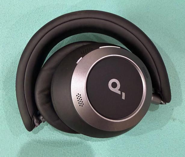 Anker Soundcore Space One Pro：折りたたむとコンパクトに！