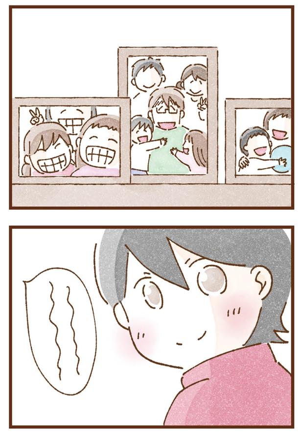 飾られた写真 （C）米田幸代、いよかん／KADOKAWA