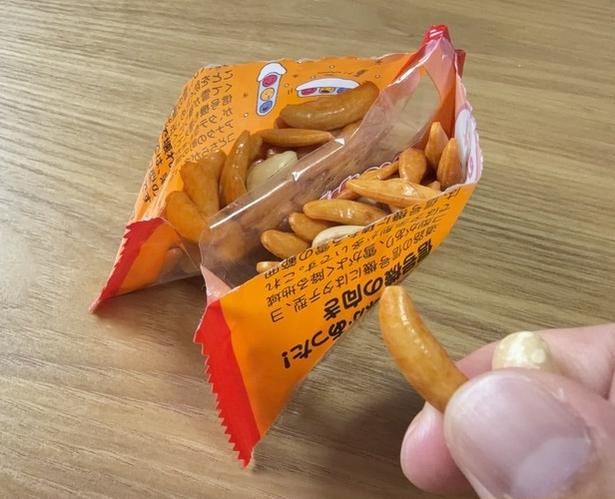 お菓子がつまみやすい（▶次へ） 撮影／ひろ
