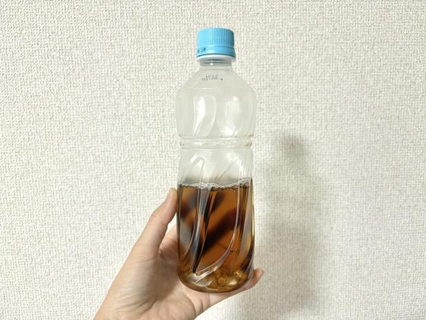 中身が半分入ったペットボトル（▶次へ）