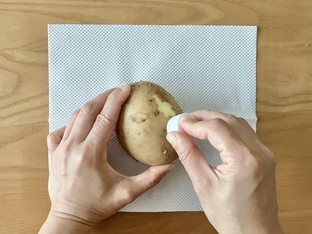 こするだけで皮がむける！（▶ピーラーとの違いは？） 撮影／さわ子