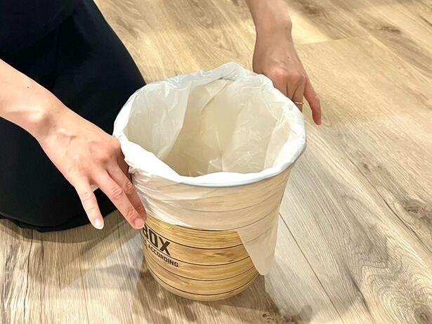 通常通りゴミ袋をセットして…（▶次へ） 撮影／りょう