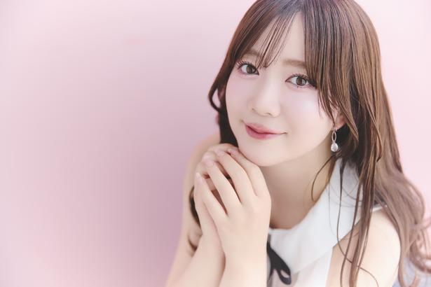 「伊藤彩沙 写真集 アヤサージュ」を刊行した声優・伊藤彩沙さん 撮影＝廣瀬拓磨　ヘアメイク＝大田葵　スタイリング＝今村仁美