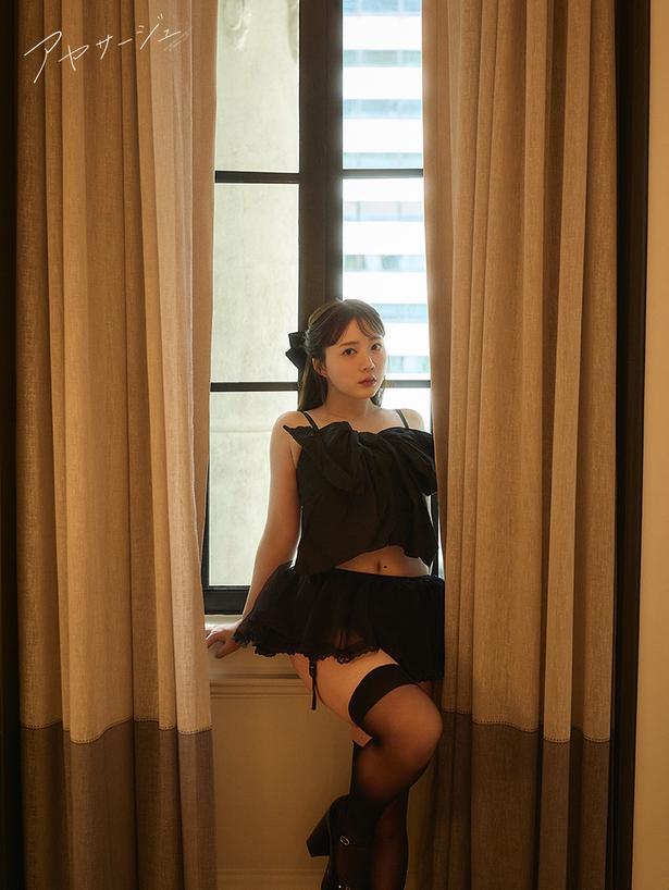「伊藤彩沙 写真集 アヤサージュ」収録カット (C)KADOKAWA / 中村和孝