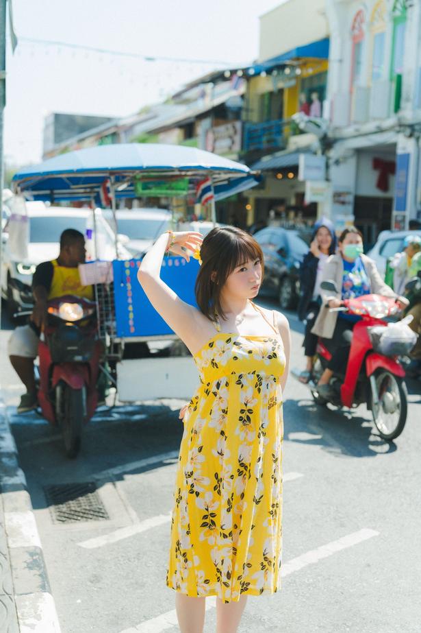 甲斐心愛写真集「おかえり太陽」(秋田書店)より