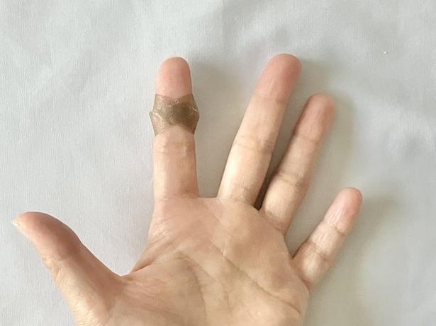 さらに下部分もクロス！（▶ほかの貼り方は？） 撮影／さわ子