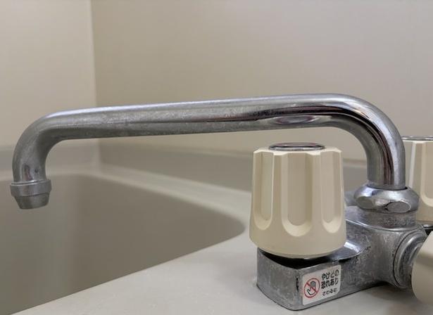 お風呂場などの水垢の掃除には…（▶次へ） 撮影／ひろ