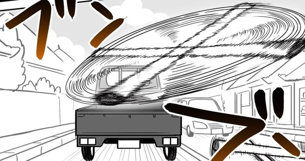 トラックの荷台から落ちてきたプラスチックパイプが作者に向かって飛んでくる…