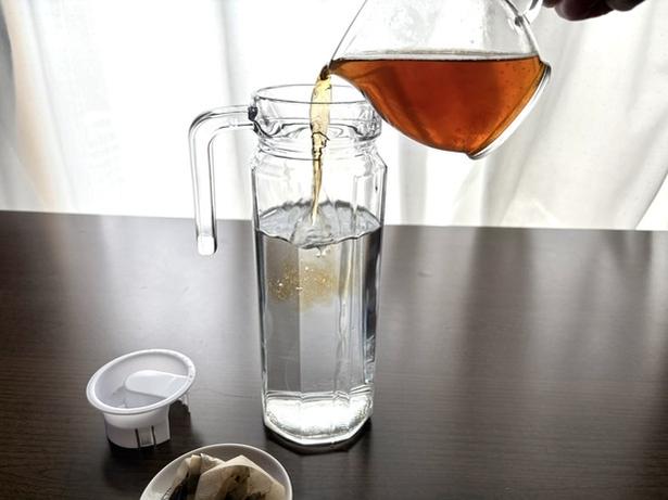 水800ｍlが入った1Lのピッチャーに濃縮麦茶を注いで…（▶次へ） 撮影／さやか