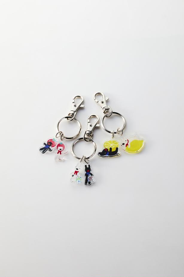 「2連アクリルキーホルダー」(各1100円)