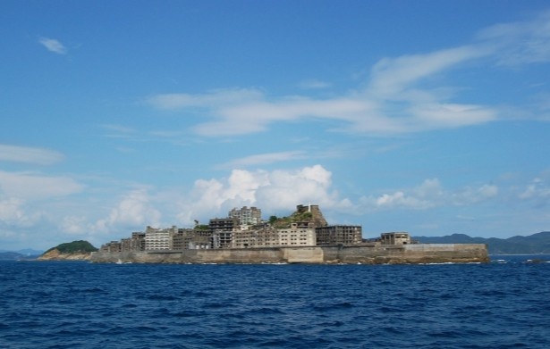 日本海軍の戦艦に似ていたことが名前の由来。軍艦島の正式名称は端島だ