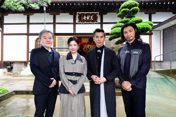  本木雅弘、吉高由里子らが映画「黒牢城」の聖地巡礼