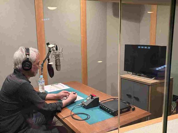 ナレーションを担当したのは、『チルド』でコンビニのオーナー役を演じた西村まさ彦