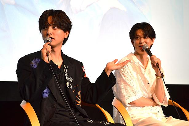 瀬戸利樹(写真左)、小川史記