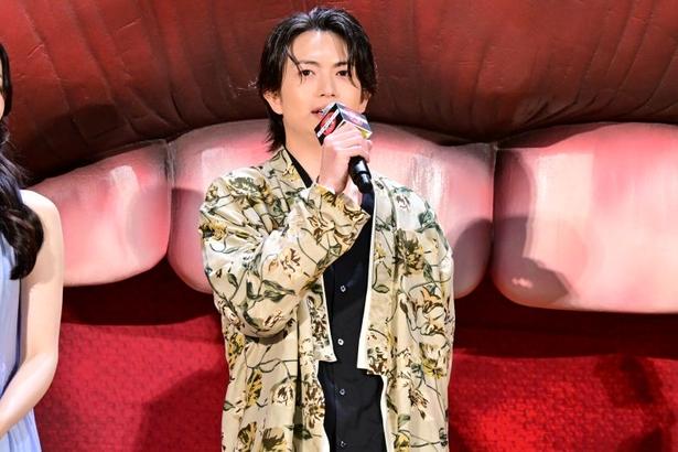 伊藤竜也役の綱啓永
