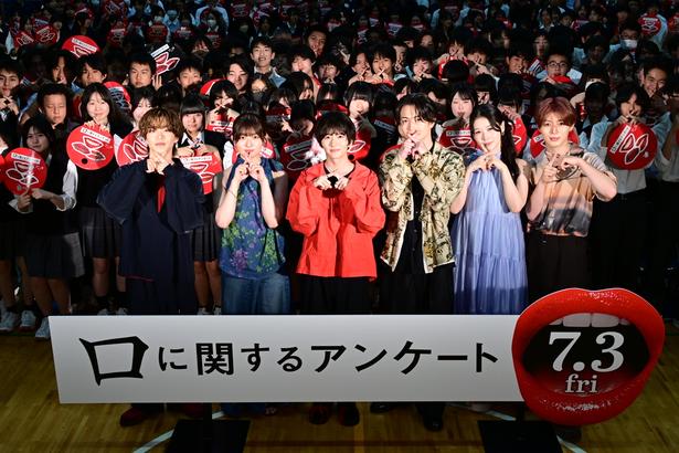(写真左から)森愁斗、吉川愛、板垣李光人、綱啓永、MOMONA、西山智樹