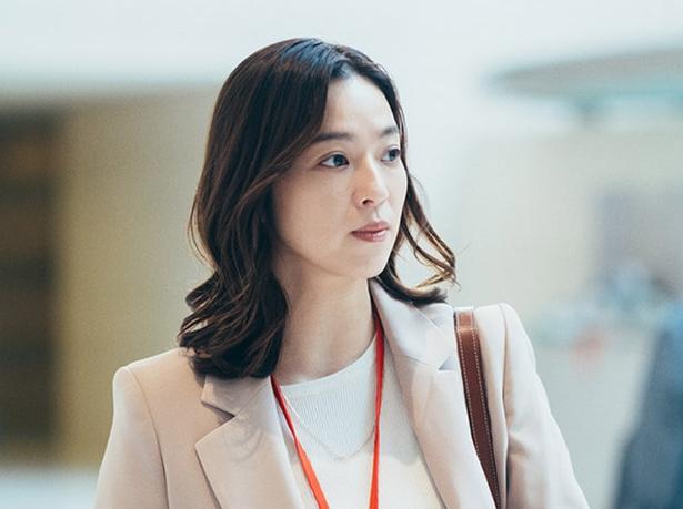 出版社で文芸編集者として奮闘する二階堂絵理を演じる中村アンさん