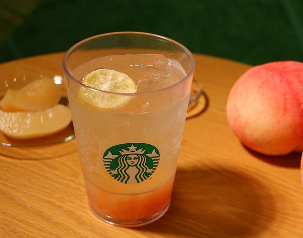 見た目にも涼やか。セミドライレモンスライスがトッピングされた「チラックス ソーダ ピーチ」