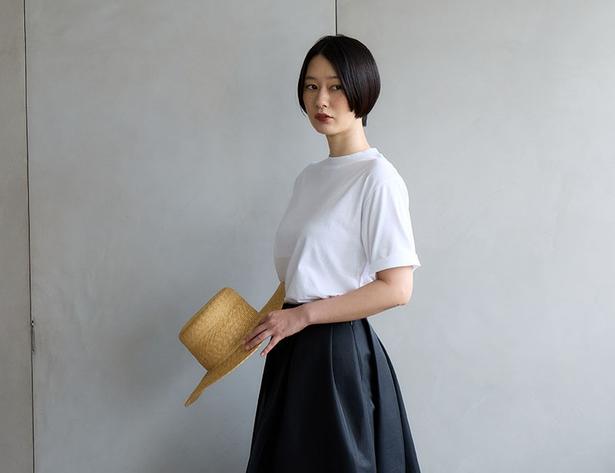 ファッション担当がセレクトした「毎日洗えてサマになる、大人のためのゆったりTシャツ」(3990円)