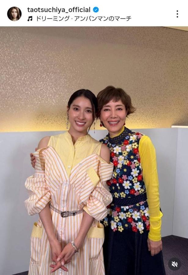 【写真】土屋太鳳&戸田恵子、顔寄せ合う笑顔の仲良し2ショット
