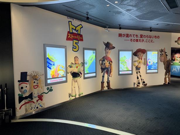スクリーンに向かうまでの道も見どころ満載！(TOHOシネマズ なんば)