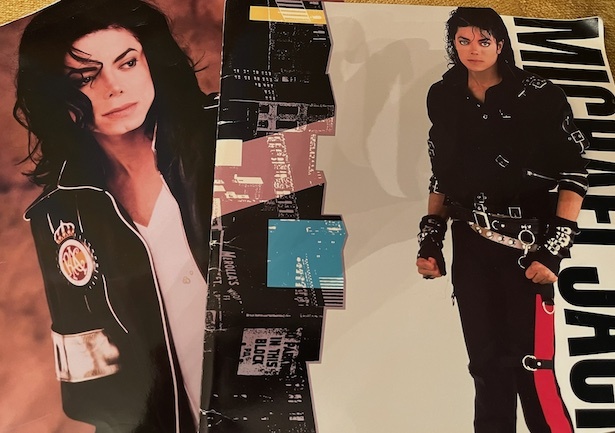 『マイケル・ジャクソン ジャパンツアー’88』と『DANGEROUS WORLD TOUR IN JAPAN』で筆者の母親が購入したコンサートパンフレット