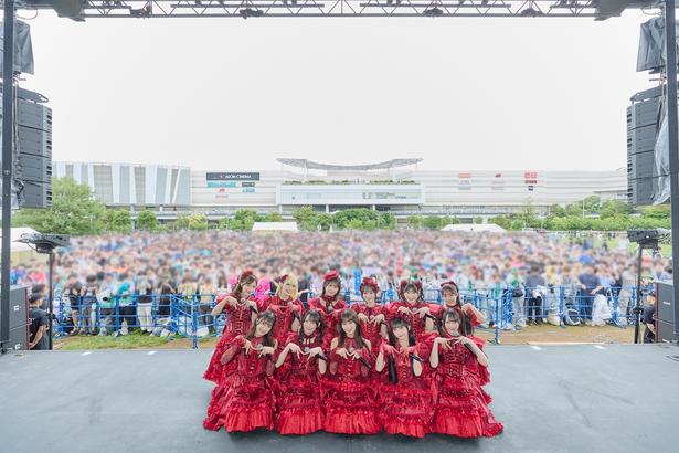 (前列左より)蟹沢萌子、鈴木瞳美、冨田菜々風、永田詩央里、谷崎早耶(後列左より)河口夏音、川中子奈月心、尾木波菜、本田珠由記、櫻井もも、落合希来里