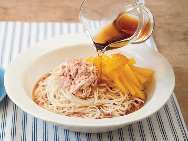ツナとパプリカのぶっかけそうめん レシピ考案／新谷友里江　撮影／邑口京一郎 