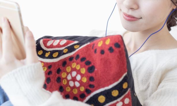 リスニングは1日10分ほどでもOK。短い音声に毎日触れることが上達につながる