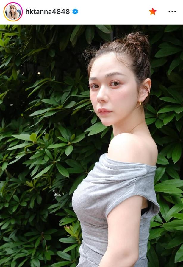 【写真】団子ヘアと“肩出し”で美人度アップ…村重杏奈、グレーコーデ