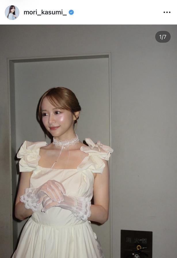 【写真】31歳・森香澄、チョーカー×白いビンテージドレス姿を披露