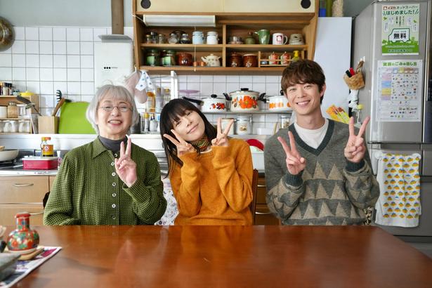 桜井ユキ・宮沢氷魚・加賀まりこ「しあわせは食べて寝て待て」撮影時オフショット