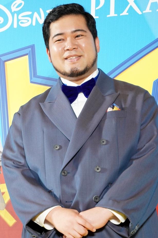 アトラス役を演じる松井ケムリ