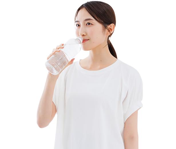 前後に水を飲む 撮影／山上 忠