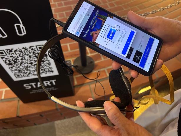 スマホとイヤホンは自分のものを使うか無料レンタルもあり。言語は日本語、英語、韓国語、中国語(繁体字/簡体字)に対応