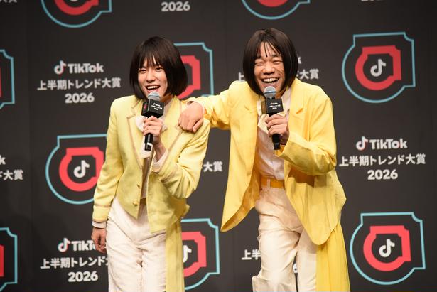 モナキのおヨネさん(写真左)と、“老ヨネ”ことCOWCOWの多田健二さん(同右)が壇上で初共演！ 撮影：ソムタム田井