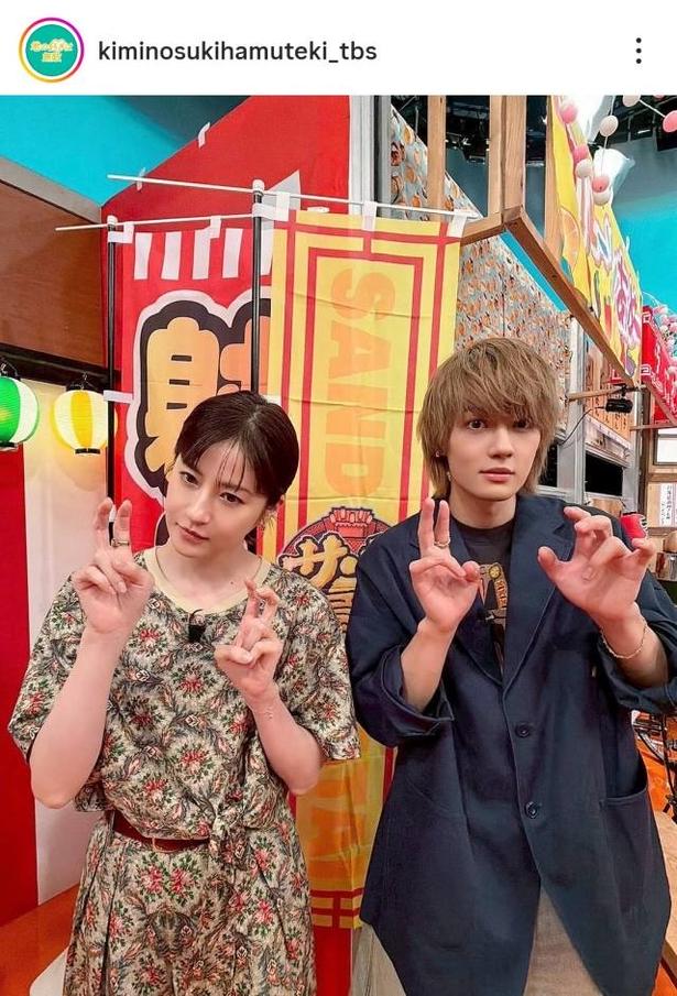 【写真】松本若菜&佐野勇斗、2人で微妙なピースをするお茶目ショット公開