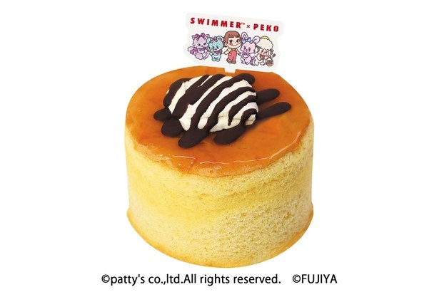 SWIMMER×PEKOの限定デザインが描かれたふわふわホットケーキ(540円) (C)patty's co.,ltd.All rights reserved. (C)FUJIYA