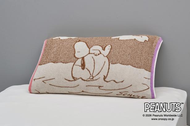 「PEANUTS のびのびタオルピローケース(Beach)」(2200円)