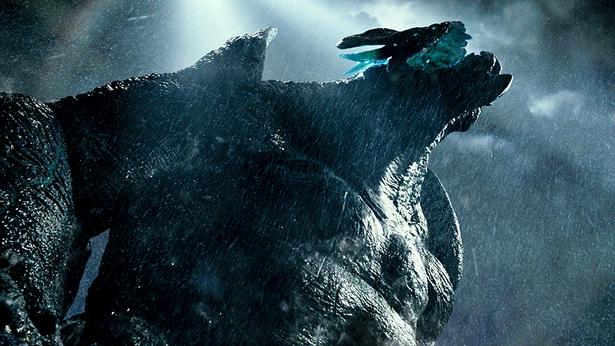 「ウルトラマン」など特撮作品の怪獣を思わせるカイジュウ(『パシフィック・リム』)