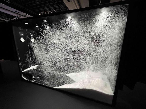 ブリザード体験では、強い風と前方の視界不良が体験できる