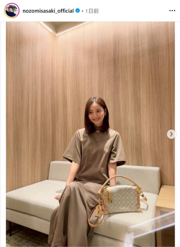 【写真】佐々木希、ナチュラルな美しさ際立つブラウンコーデ