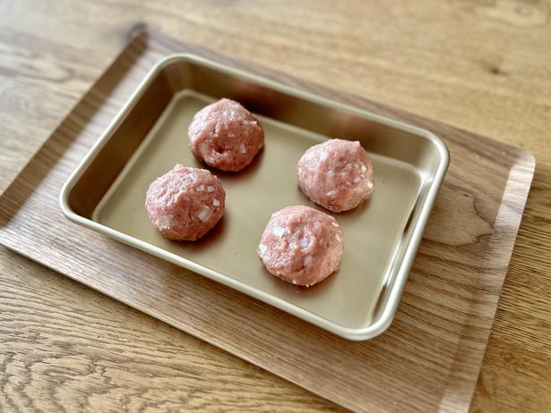 肉だねを4等分に