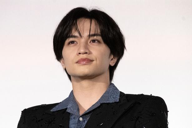 主演映画「ラブ≠コメディ」公開初日記念舞台あいさつに登壇した中島健人