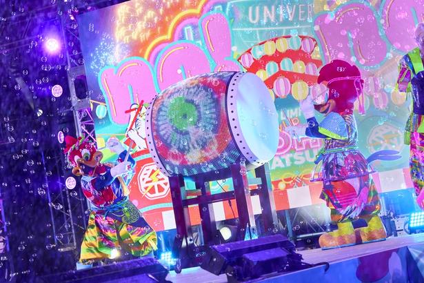 「NO LIMIT! グロウアップ Oh! マツリ」ではネオンが光る和太鼓などが夏祭り気分を盛り上げる 画像提供:ユニバーサル・スタジオ・ジャパン
