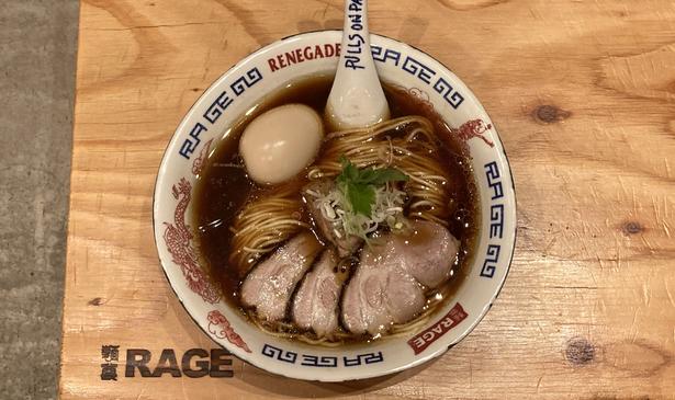 特製は味玉、チャーシューがプラスされ、食べ応え満点