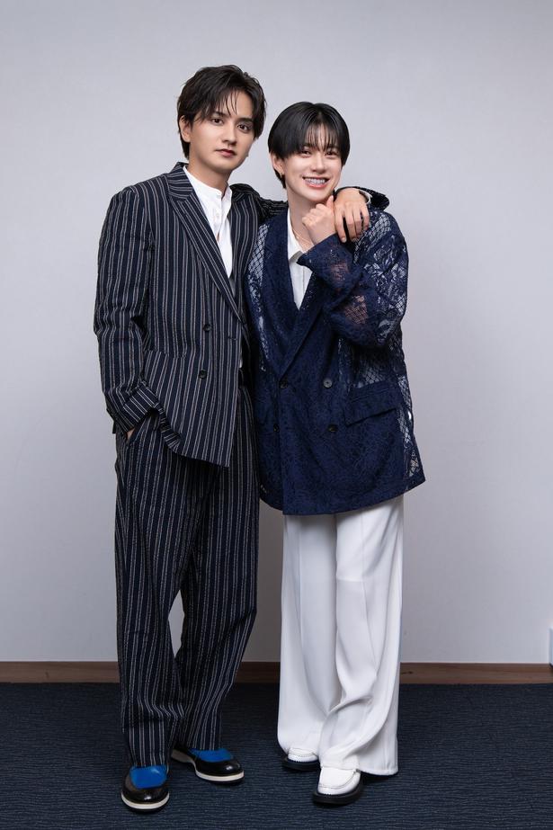 瀬戸利樹(写真左)、小川史記